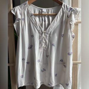 Sweet summer short sleeve blouse.